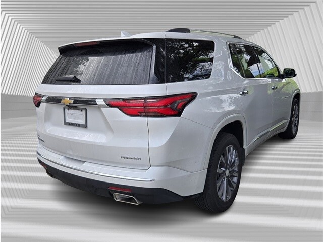 2023 Chevrolet Traverse Premier photo 2