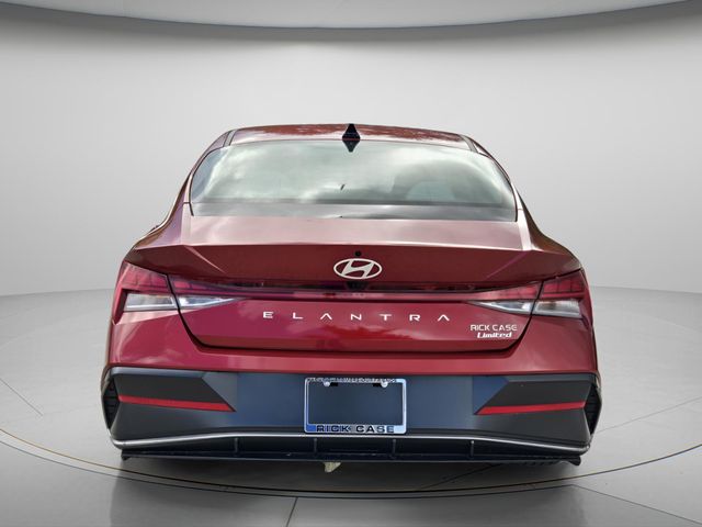 2025 Hyundai Elantra Limited - Photo 6
