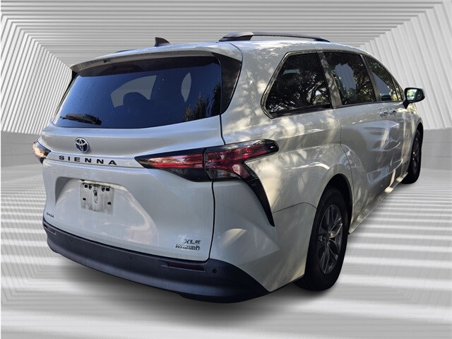 2021 Toyota Sienna XLE photo 4