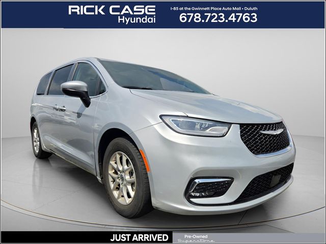 2023 Chrysler Pacifica Touring L's photo