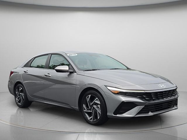 2025 Hyundai Elantra Limited - Photo 8