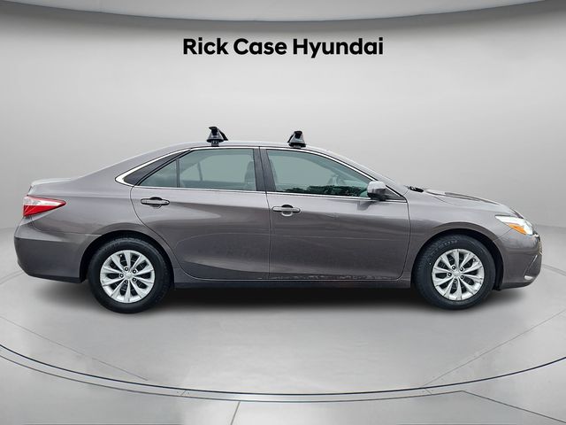 2015 Toyota Camry LE photo 3