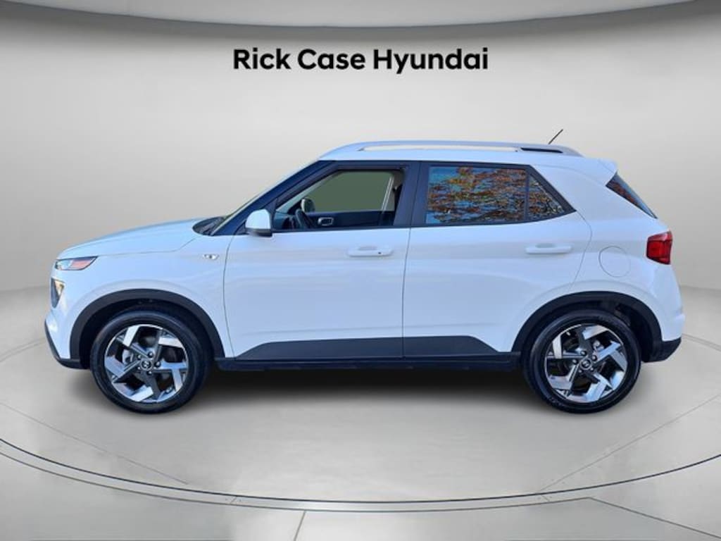 Used 2024 Hyundai Venue SEL SUV