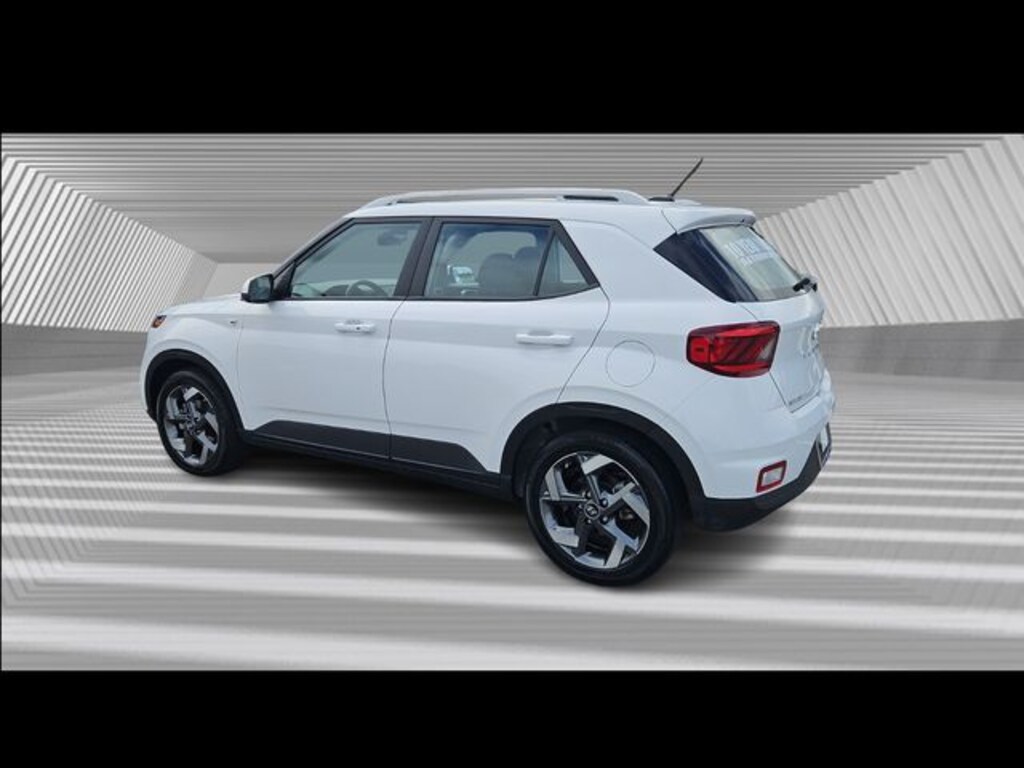 Used 2024 Hyundai Venue SEL SUV