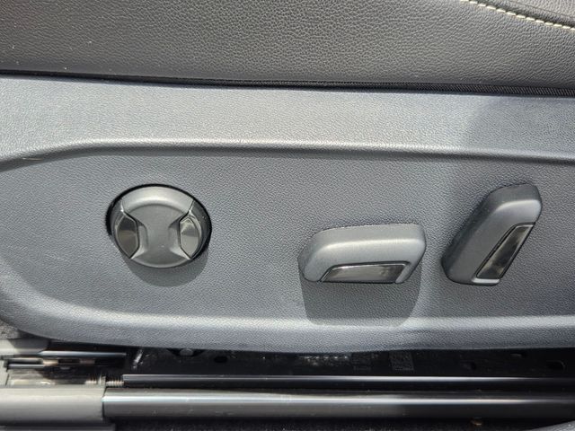 2023 Volkswagen Jetta SE - Photo 12