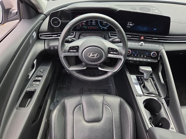 2025 Hyundai Elantra Limited - Photo 14