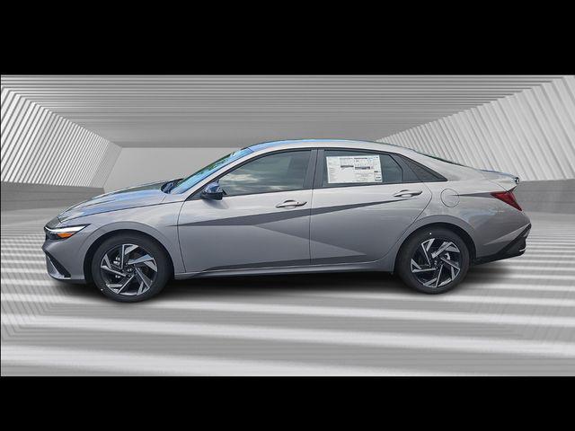 2025 Hyundai Elantra SEL Sport photo 2