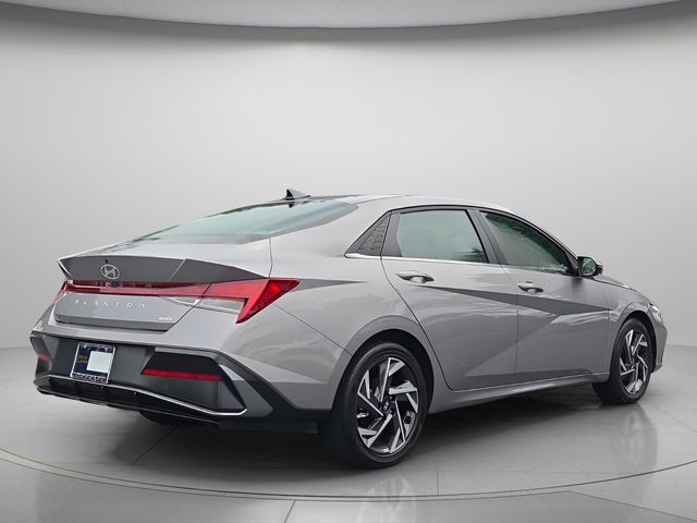 2025 Hyundai Elantra Limited - Photo 7