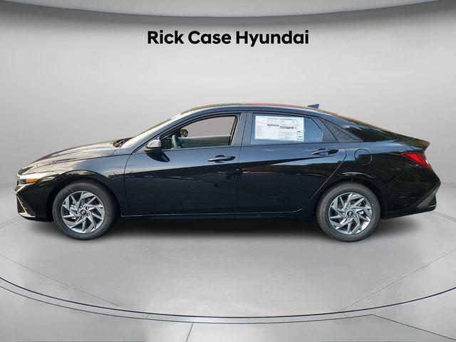 2026 Hyundai Elantra Hybrid Blue photo 2