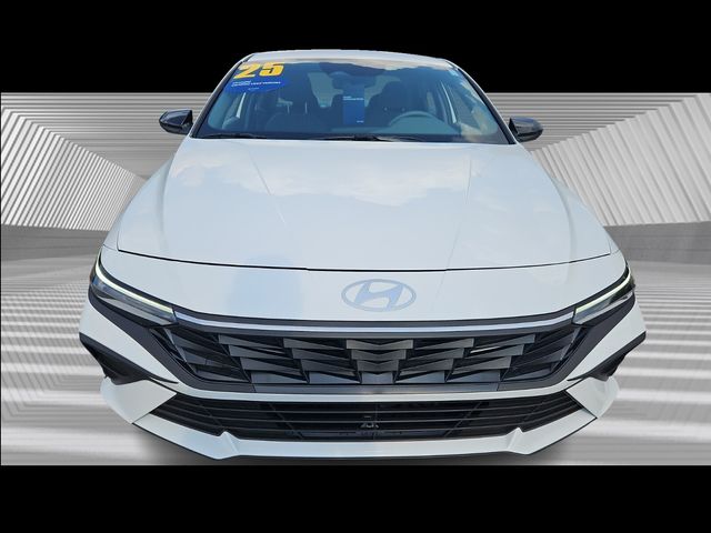 2025 Hyundai Elantra SEL Sport photo 4