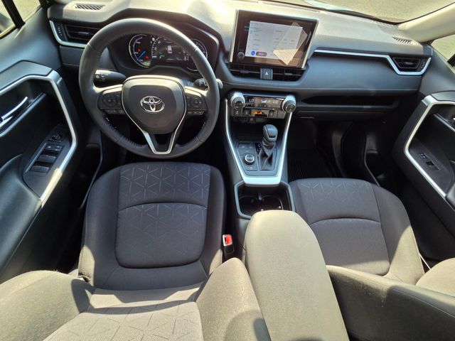 2025 Toyota RAV4 XLE - Photo 13