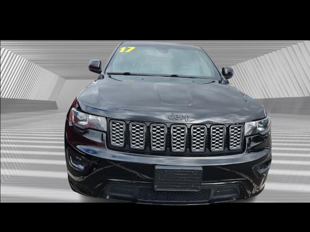 Used 2017 Jeep Grand Cherokee Altitude SUV