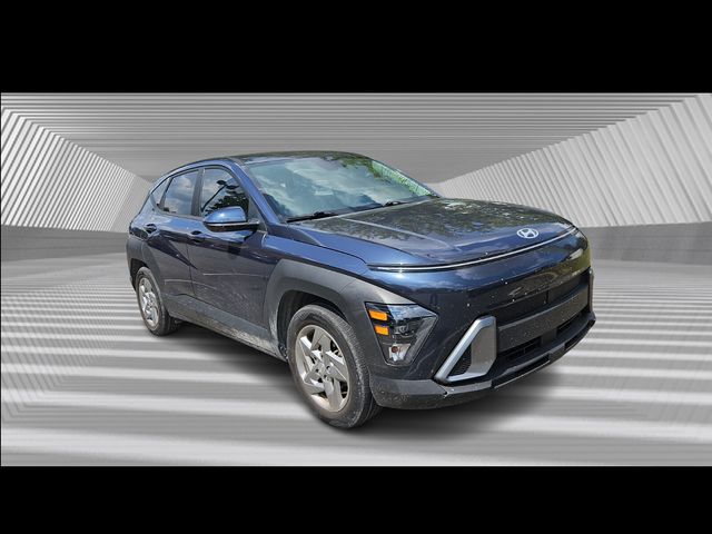 2024 Hyundai Kona SE photo 2