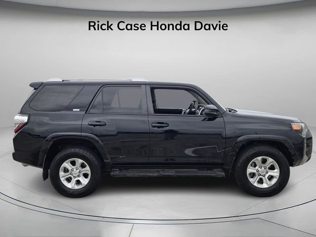 2018 Toyota 4Runner SR5 photo 2