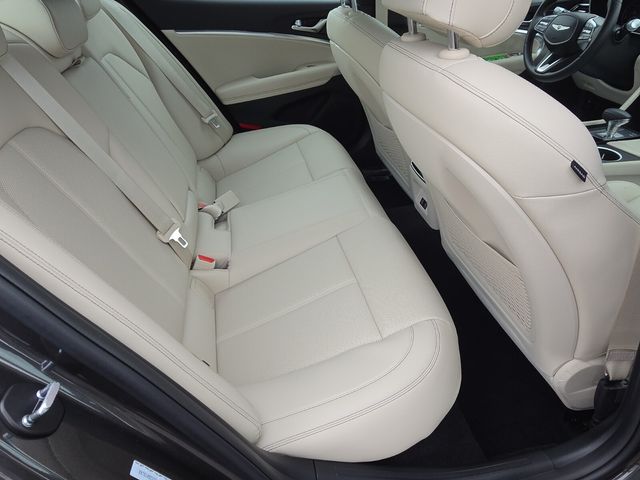 2026 GENESIS G70 Standard - Photo 17