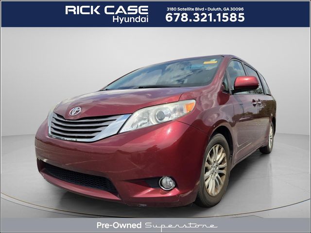 2015 Toyota Sienna XLE V6 7-Passenger Access Seat's photo