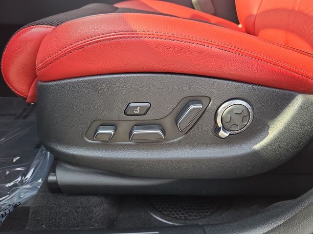 2024 GENESIS GV70 Standard - Photo 11