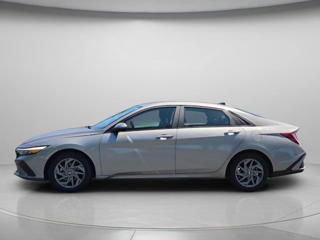 Used 2024 Hyundai Elantra SEL Sedan