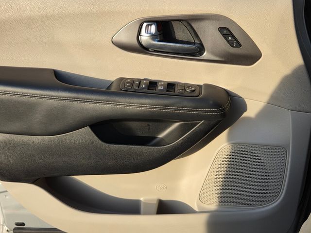 2023 Chrysler Pacifica Touring L - Photo 26