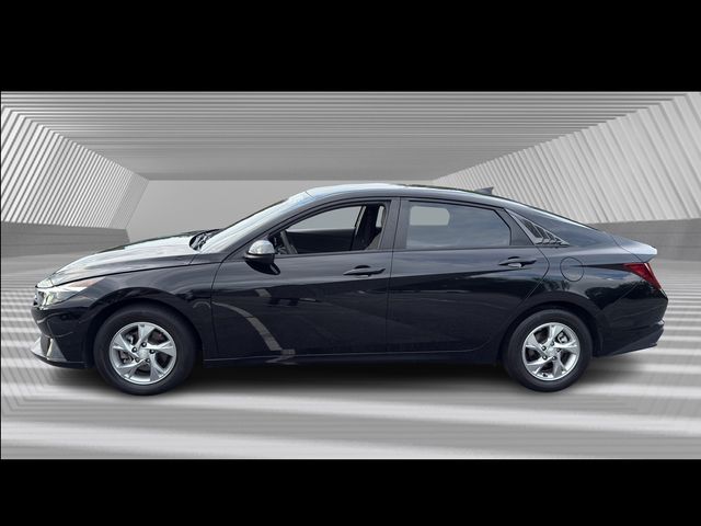 2023 Hyundai Elantra SE photo 2