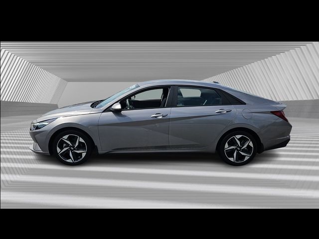 2023 Hyundai Elantra SEL photo 2