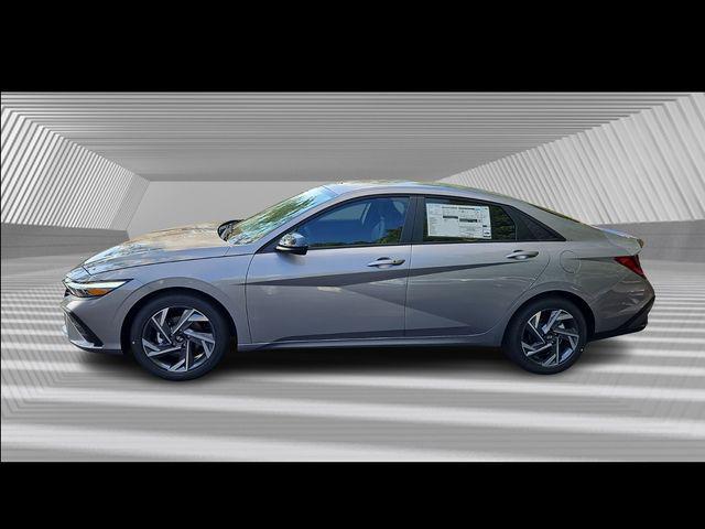 2025 Hyundai Elantra SEL Sport photo 2