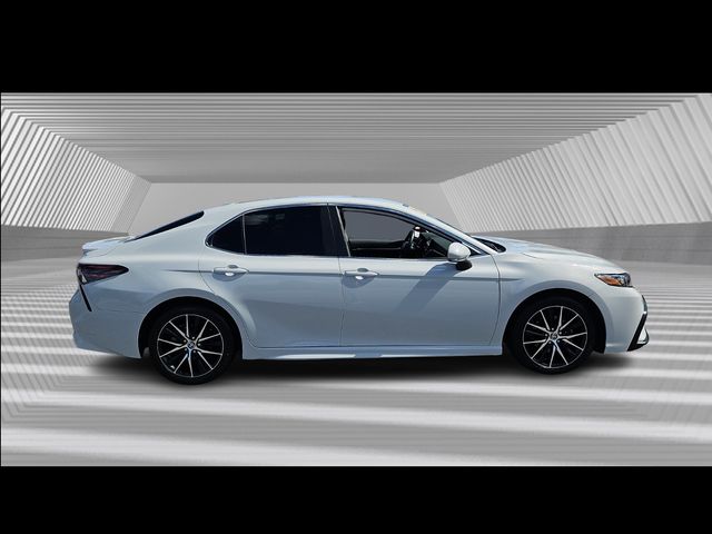 2023 Toyota Camry SE photo 3