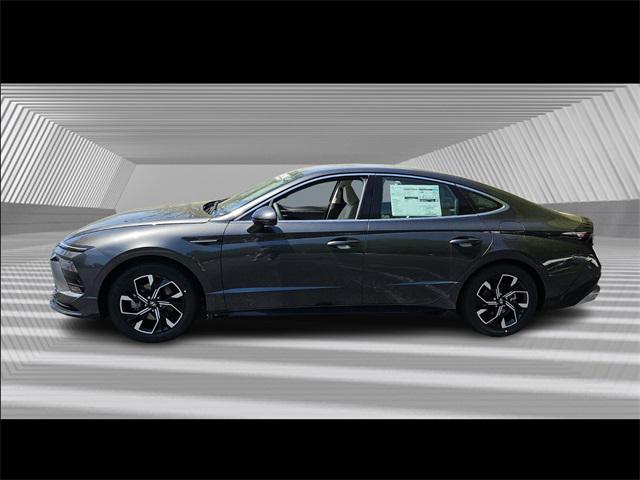 2025 Hyundai Sonata SEL photo 2
