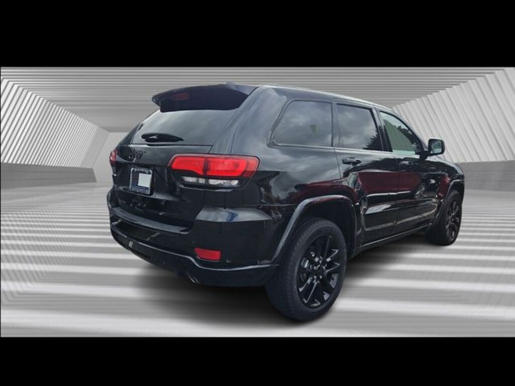 Used 2017 Jeep Grand Cherokee Altitude SUV