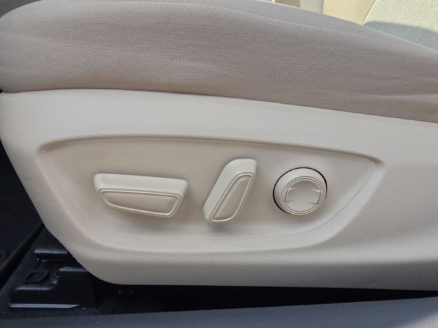 2024 Toyota Camry LE - Photo 12
