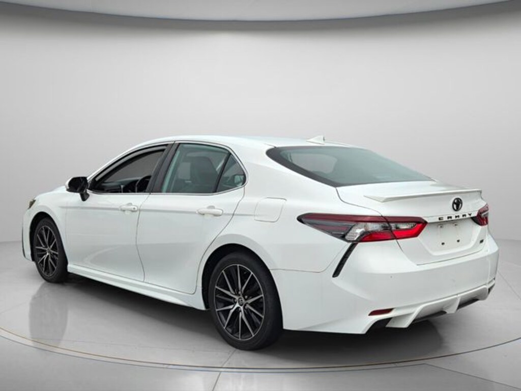 Used 2022 Toyota Camry SE Sedan