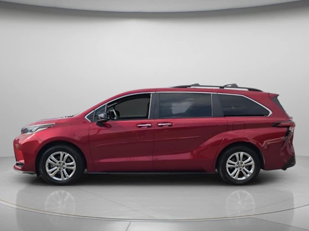 Used 2022 Toyota Sienna XSE 7 Passenger Minivan/Van