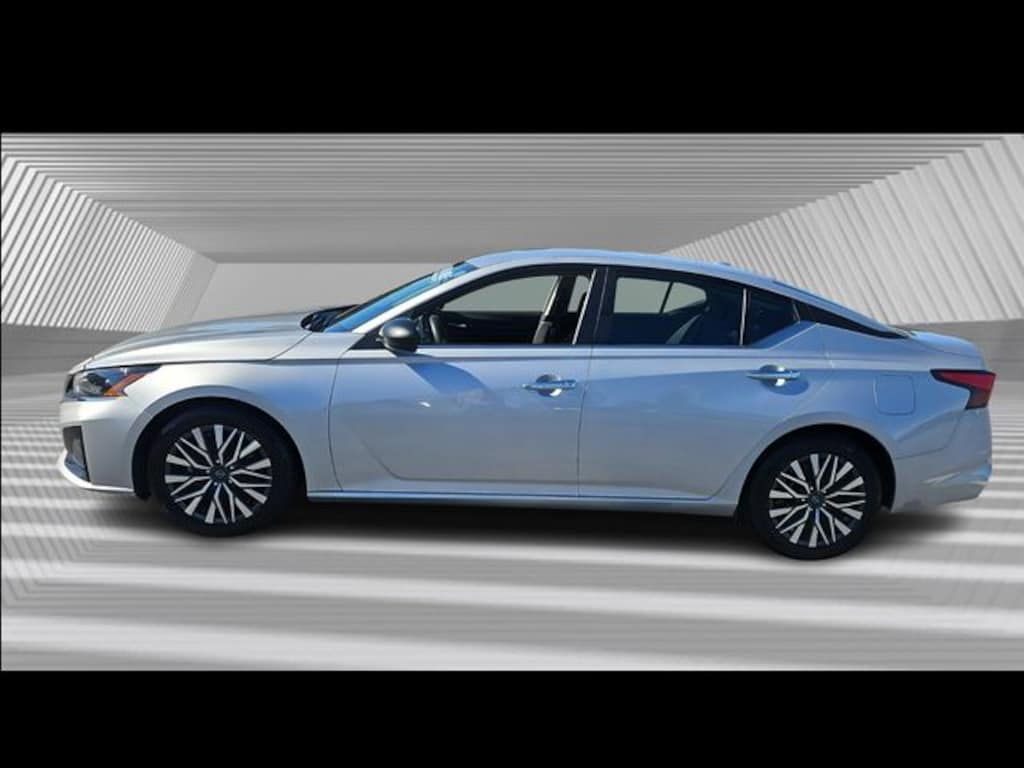 Used 2024 Nissan Altima 2.5 SV Sedan