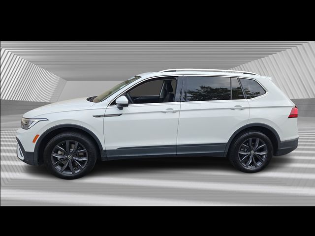 2022 Volkswagen Tiguan SE photo 2
