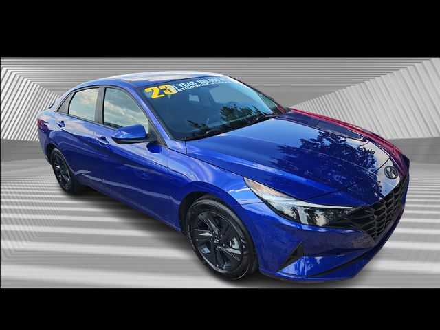 2023 Hyundai Elantra Hybrid Blue photo 2