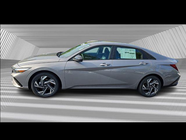 2025 Hyundai Elantra SEL Sport photo 2