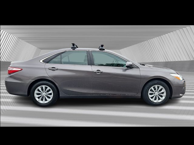 2015 Toyota Camry LE photo 2
