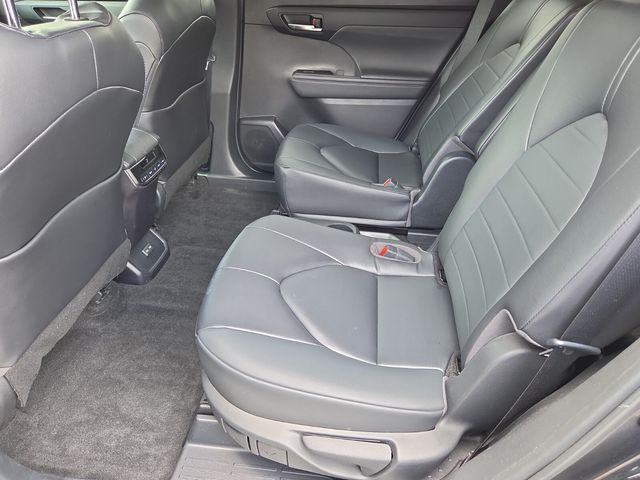 2023 Toyota Highlander XLE - Photo 12