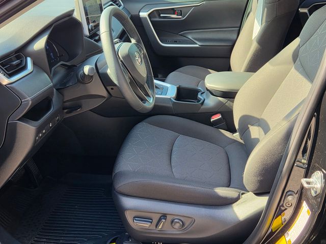 2025 Toyota RAV4 XLE - Photo 10