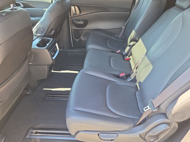 2025 Kia Carnival SX - Photo 13