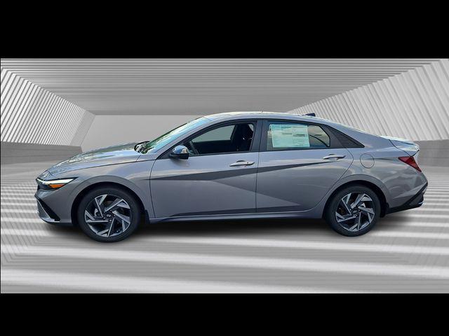 2025 Hyundai Elantra SEL Sport photo 2