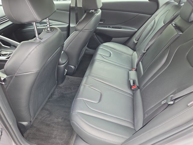 2025 Hyundai Elantra Limited - Photo 12