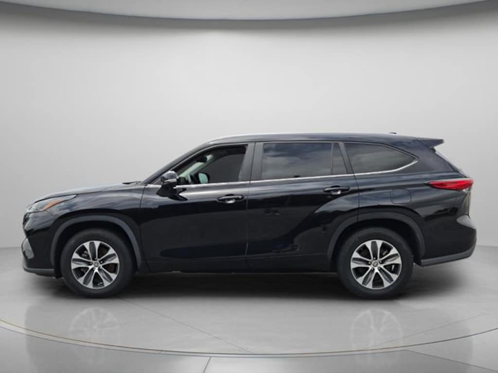 Used 2023 Toyota Highlander XLE SUV