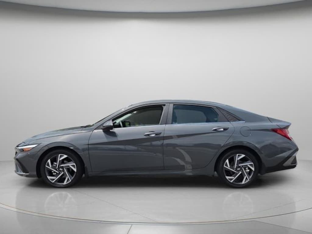 Used 2025 Hyundai Elantra Hybrid Limited Sedan