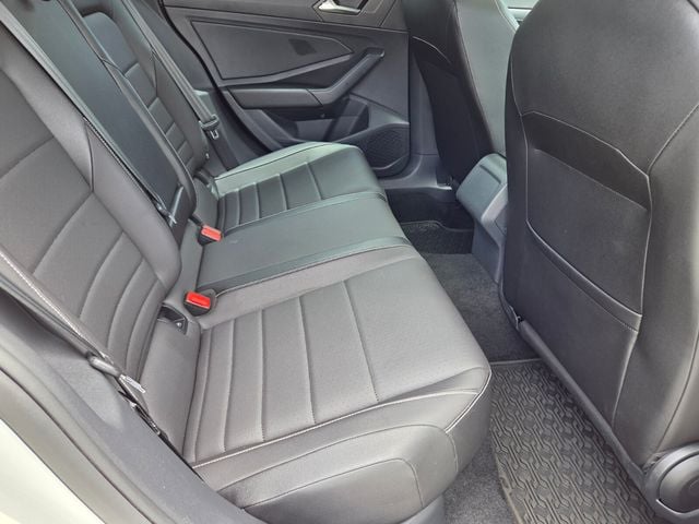 2023 Volkswagen Jetta SE - Photo 17