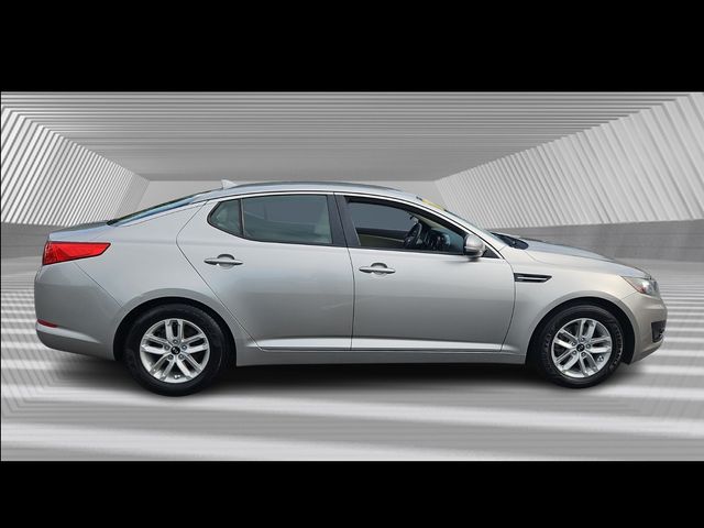 2011 Kia Optima LX photo 3