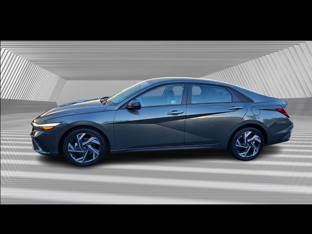 2025 Hyundai Elantra SEL Sport photo 2