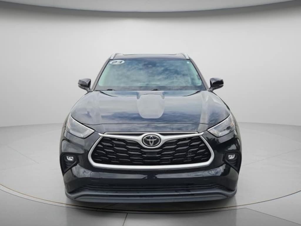 Used 2023 Toyota Highlander XLE SUV