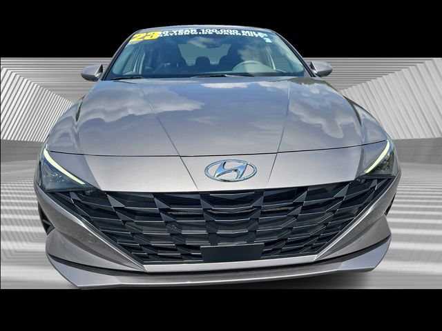 2023 Hyundai Elantra SEL photo 4