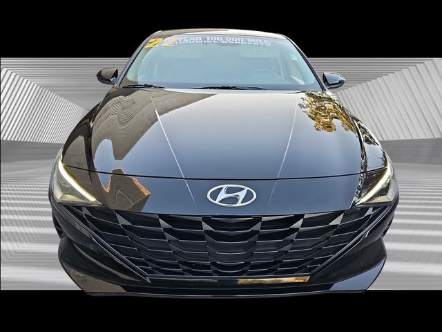 2022 Hyundai Elantra SEL photo 3